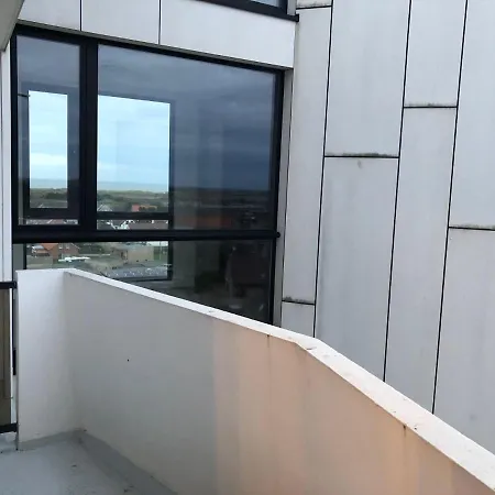 アパート Spacious Studio In With A Balcony デ ハーン