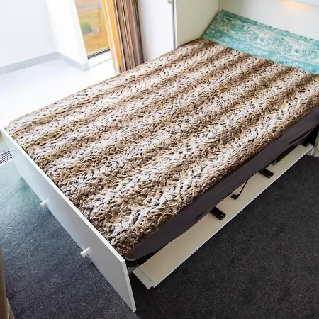 Spacious Studio In With A Balcony デ ハーン
