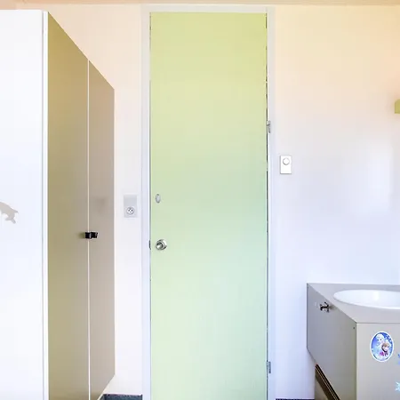 Spacious Studio In With A Balcony デ ハーン